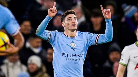 El enorme gesto de Julián Álvarez con un hincha de River luego de la victoria con el Manchester City