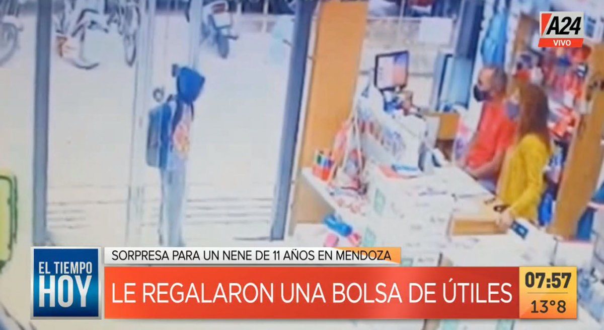 El comerciante le preguntó si necesitaba una cartuchera y también se la dio. ¡Gracias