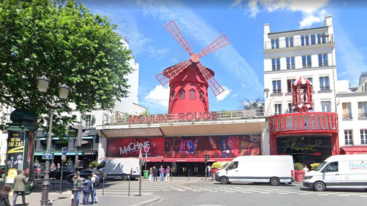 La fachada tradicional del cabaret m&aacute;s famoso de Par&iacute;s. (Foto: Google earth)