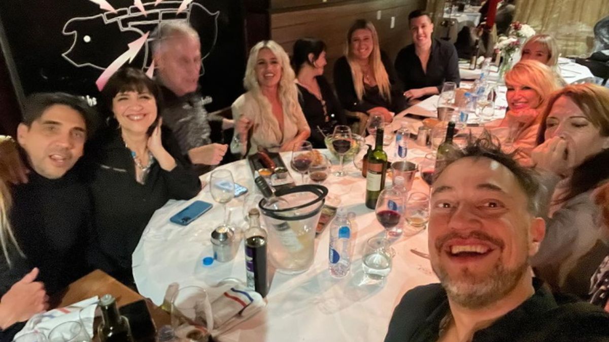 Marley celebró su cumpleaños 52 junto a sus amigos en una famosa parrilla de Palermo. 