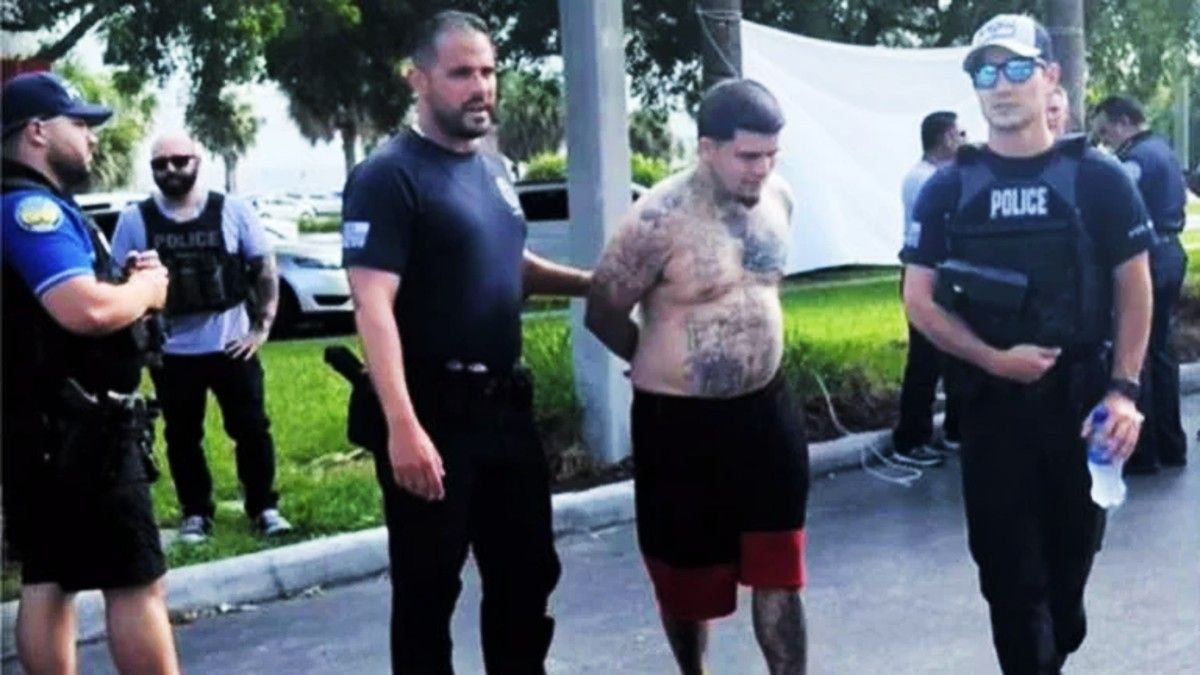 El momento de la detención en Miami. Foto: gentileza 7News.&nbsp;