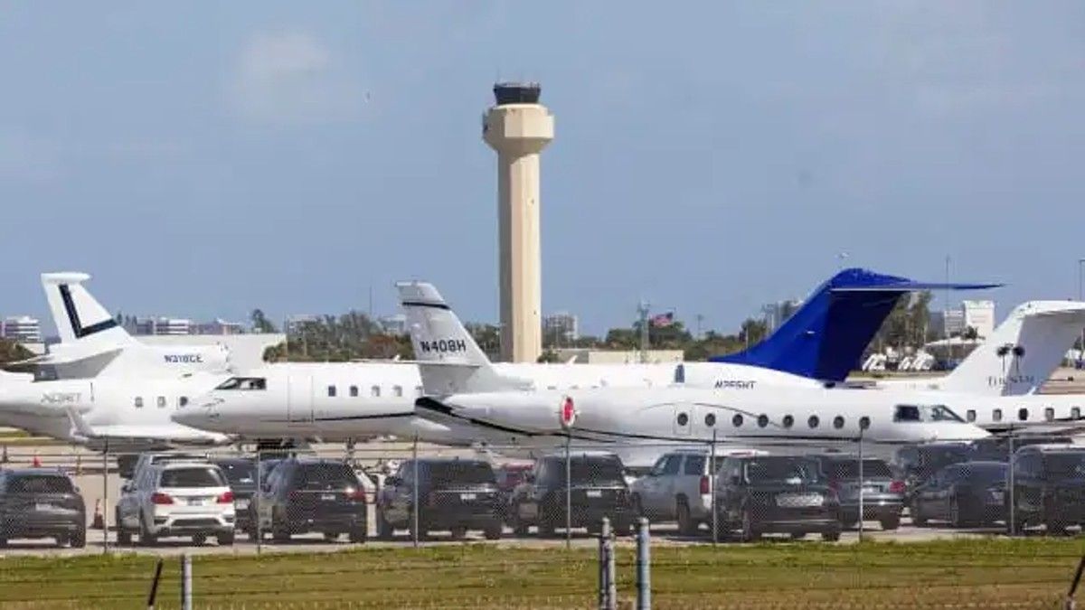 La hazaña ocurrió en el Aeropuerto Internacional de Palm Beach, en Florida gracias a la ayuda de los controladores de tráfico aéreo. (Foto: Reuters)  