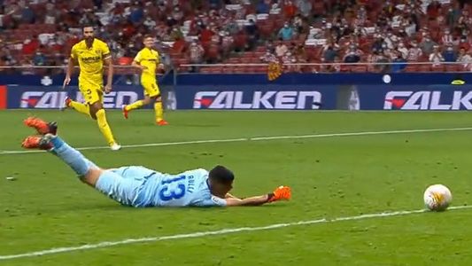 El increíble blooper de Rulli contra el Atlético de Simeone