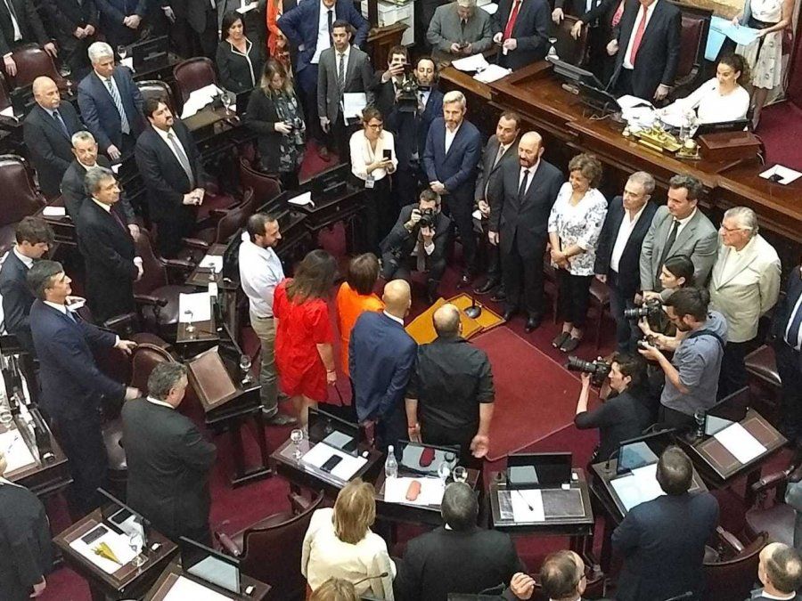 Un legislador oficialista pidió que los senadores no cobren el aguinaldo por la emergencia