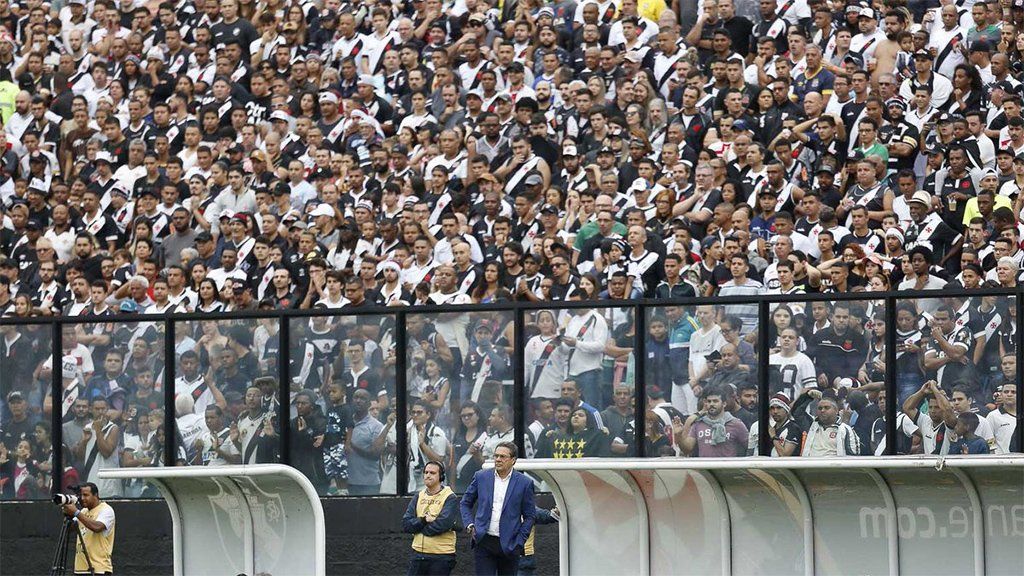 Un árbitro sentó precedente en Brasil al frenar Vasco-San Pablo por cantos homófobos