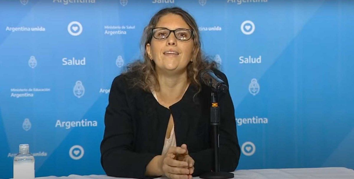 Insólito: Ahora, Salud recomienda ir a buscar la pava del mate o levantarse para contestar chats para evitar el sedentarismo