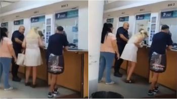 Video viral: fue a pagar una factura y protagonizó un impresionante ataque de furia a los gritos