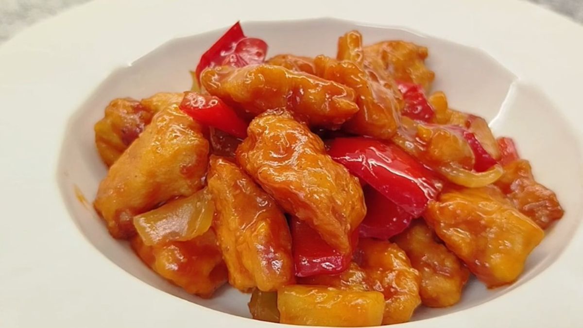Una preparación casera que combina pollo dorado