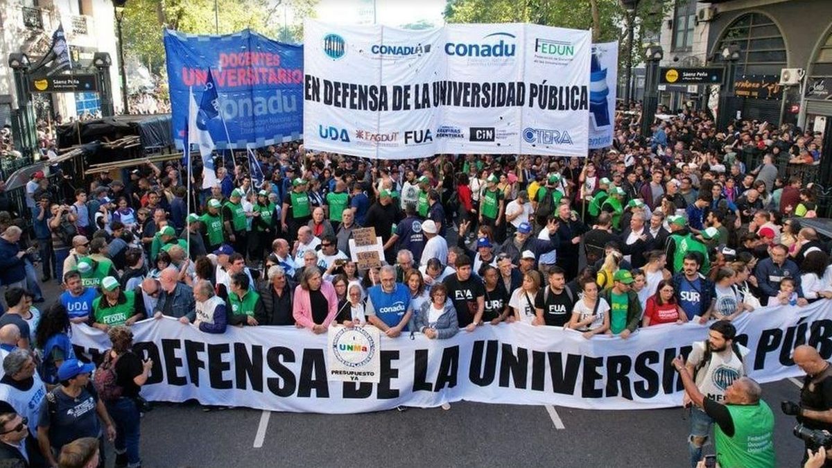 Nueva marcha universitaria: fuerte reclamo al Gobierno con cortes y movilizaciones en todo el centro porteño