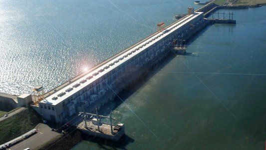 Antes de fin de mes, el Gobierno pesificaría 350 millones de dólares de ingresos de las generadoras de energía