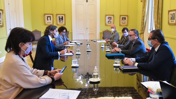 Con aumentos de sueldos y fondos frescos, el gabinete económico se pone a disposición de la campaña electoral