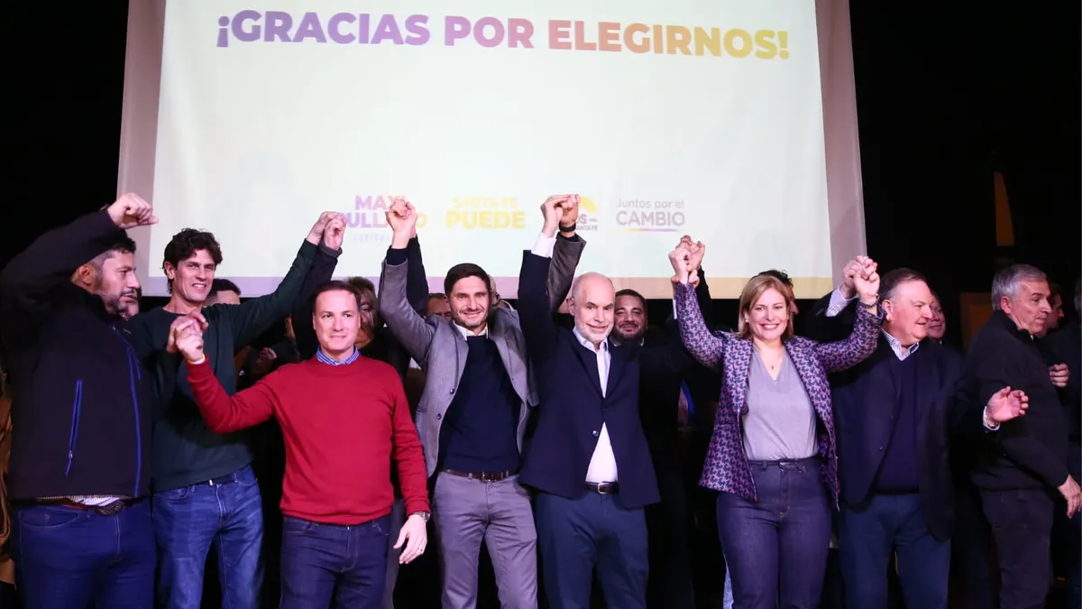 Maximiliano Pullaro y Horacio Rodr&iacute;guez Larreta festejan el triunfo (Foto: Telam)