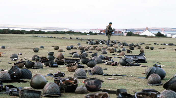 Guerra de Malvinas: Identifican los restos de seis soldados exhumados de tumbas masivas