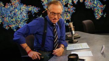 Murió Larry King, legendario periodista y entrevistador de la TV de EEUU, tras contraer coronavirus