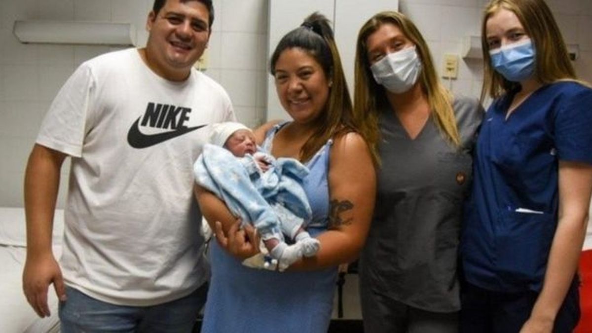 Homenaje a Messi: el primer bebé del año de Rosario se llama Lionel
