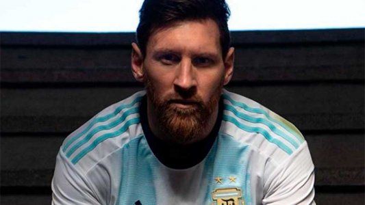 Messi volvió a la selección y presentó la nueva camiseta