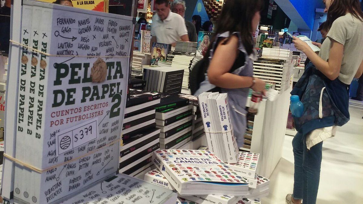 Literatura Mundial: 11 libros sobre fútbol, con historias sobre Messi, Sampaoli y los viajes de Macaya