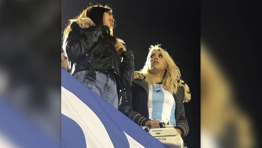 Wanda y Zaira se robaron las miradas en el Centenario durante el 0 a 0 de Uruguay y Argentina