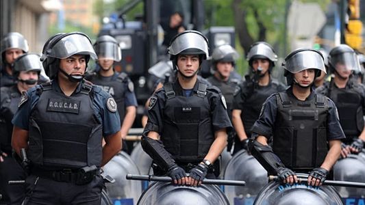 Uso de armas para las fuerzas federales: por qué la oposición y especialistas en DD.HH. se oponen