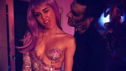Miley Cyrus subió sugestivas fotos a Twitter para celebrar Hallowenn