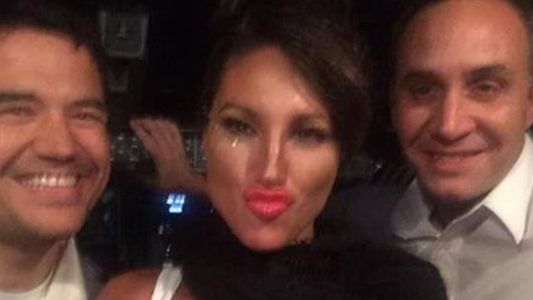 Irresponsabilidad Extrema: Vicky Xipolitakis en los controles de un avión en pleno despegue