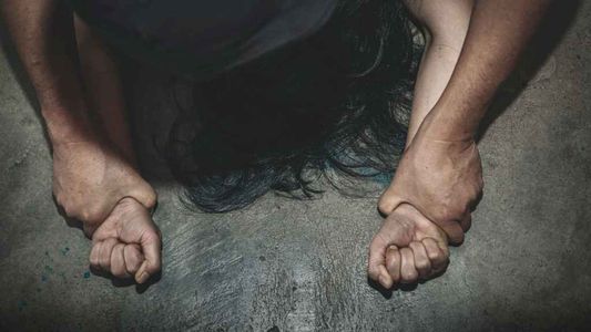 Llevó a sus hijas por chips anticonceptivos y descubrió que las abusaba su abuelo y el vecino