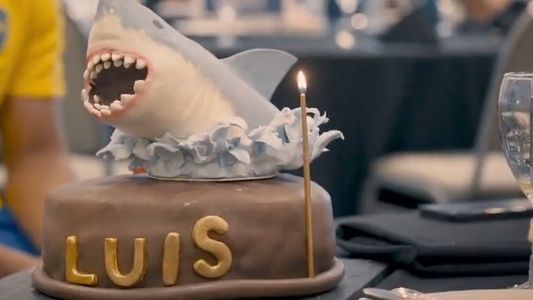 Por qué Boca le hizo una torta a Advíncula con un tiburón