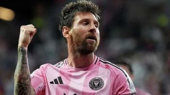 Messi volvió a hacer historia: cuatro goles y a solo dos del récord mundial de tiro libre