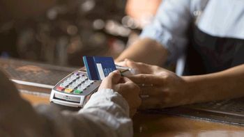 El Gobierno aumentó el monto de reintegro para compras con tarjeta de débito