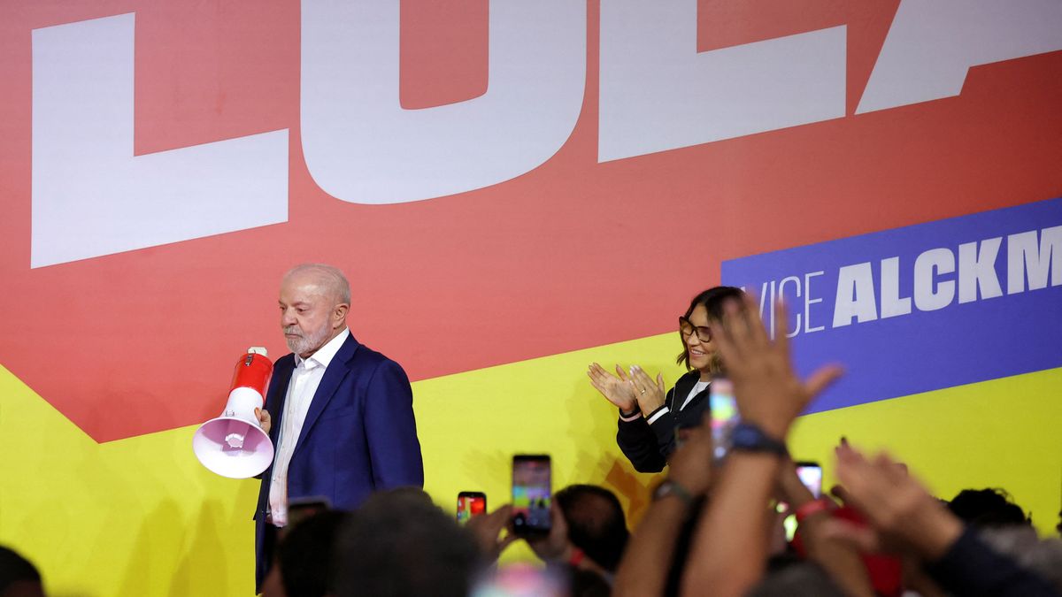 El mandatario reconoci&oacute; que el resultado fue inesperado y asegur&oacute; que este lunes comenzar&aacute; la campa&ntilde;a para el balotaje. (Foto: Reuters).