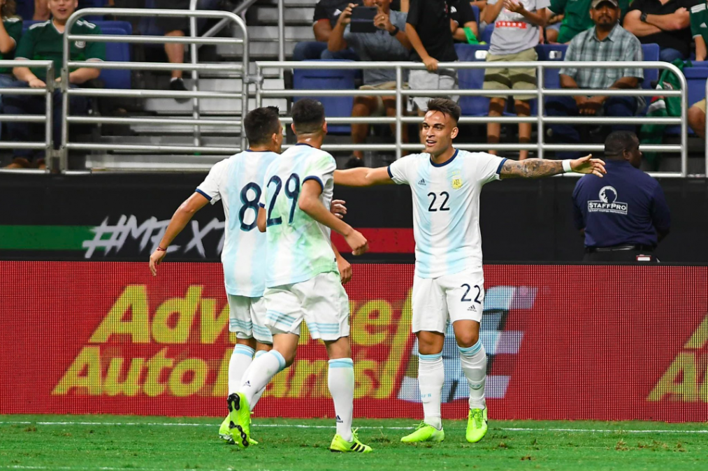 Lautaro Martínez le marcó un triplete en media hora a México y lleva un impresionante promedio en la Selección