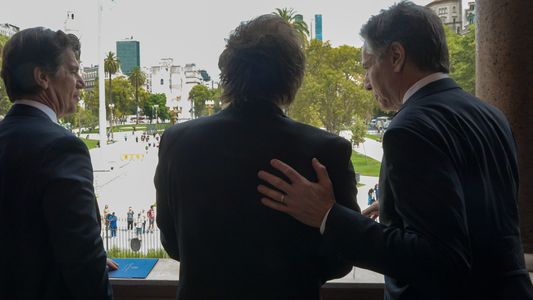 Milei entre la euforia por las visitas de EE.UU y el FMI, y la guerra total con los gobernadores