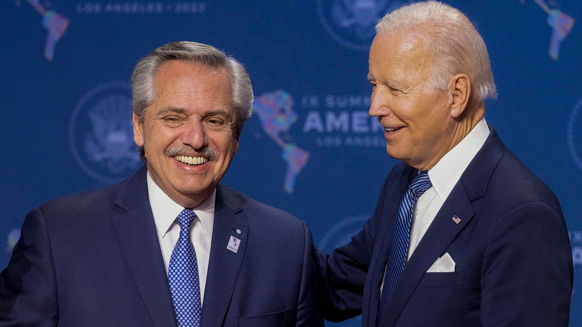 Alberto Fern&aacute;ndez y Joe Biden en la Cumbre de las Am&eacute;ricas.&nbsp;