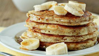 un clasico renovado: la receta de pancakes de banana con harina de coco que vas a amar un clasico renovado: la receta de pancakes de banana con harina de coco que vas a amar