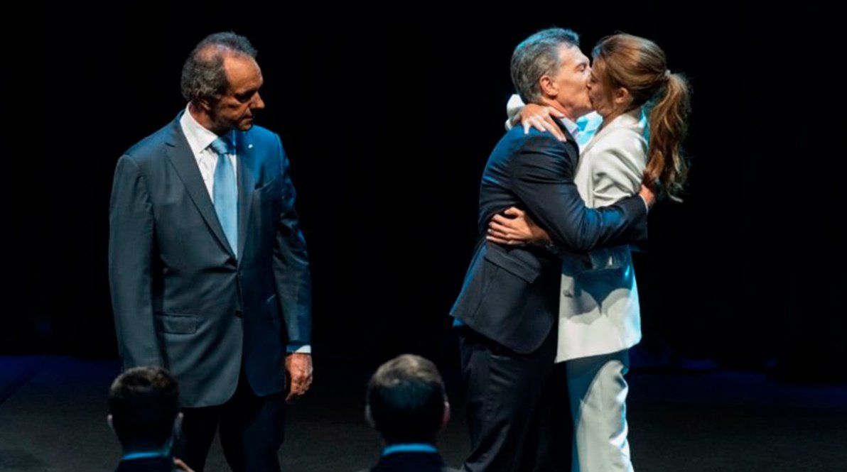 Día del beso: 5 besos claves de la política argentina