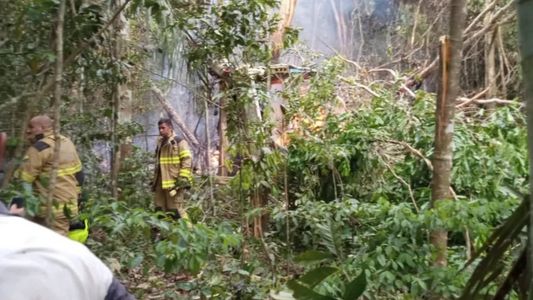 VIDEO | Al menos doce personas murieron al caer una avioneta en la Amazonia brasileña