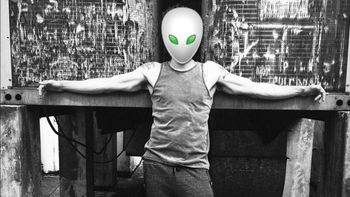 ¿Quien reveló? Yo me pongo una media y me la ato con cinta