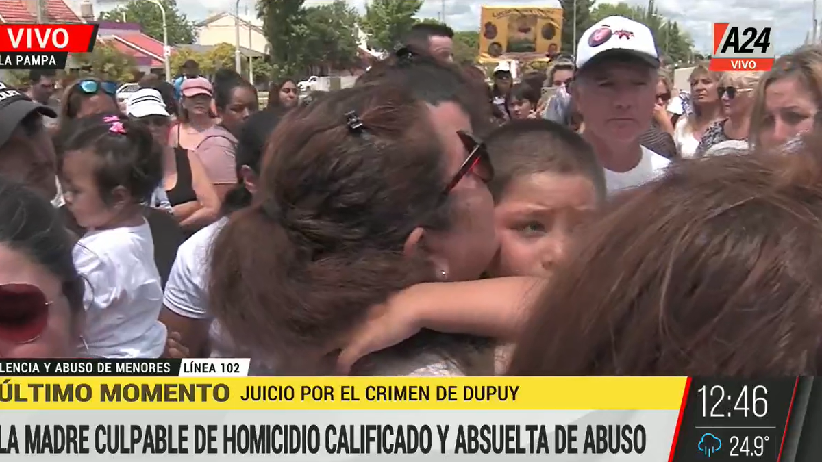 El llanto de emoción de una periodista mientras cubría la marcha por Lucio Dupuy
