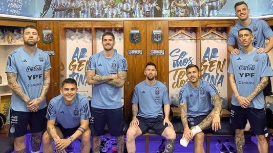 Reeditaron una foto de la Selección Argentina para estrenar las tres estrellas y reemplazaron al Papu Gómez