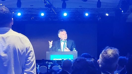 Tras su renuncia, Mauricio Macri da señales en la interna y negocia con José Luis Espert