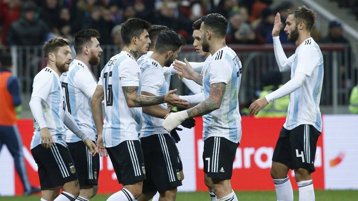 Con el ingreso de Enzo Pérez por Lanzini, Argentina tiene el equipo más veterano por segundo Mundial consecutivo