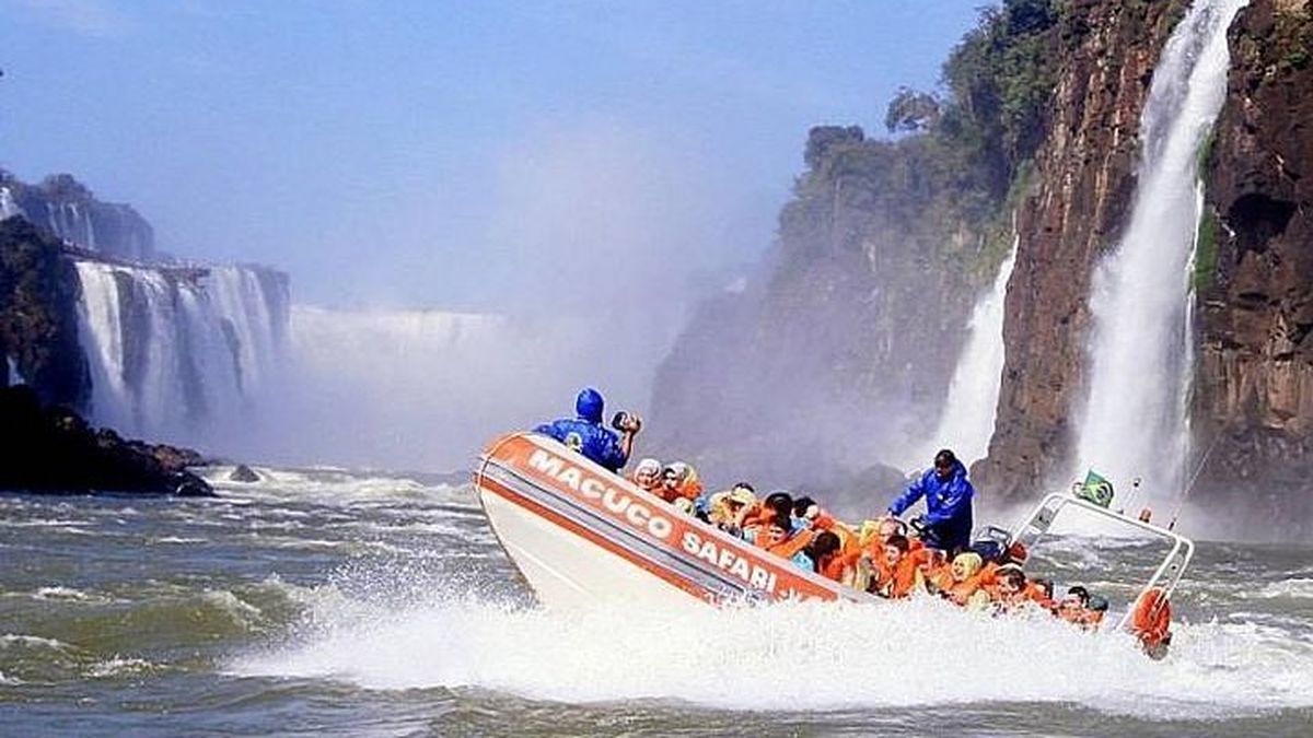 Volcó un bote turístico en un paseo por las Cataratas. (Foto: gentileza Misiones Online)
