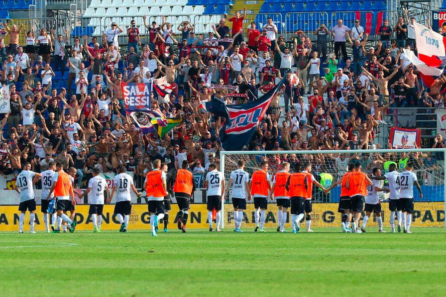 Los jugadores de Bologna ganaron un partidazo y visitaron a su entrenador en el hospital