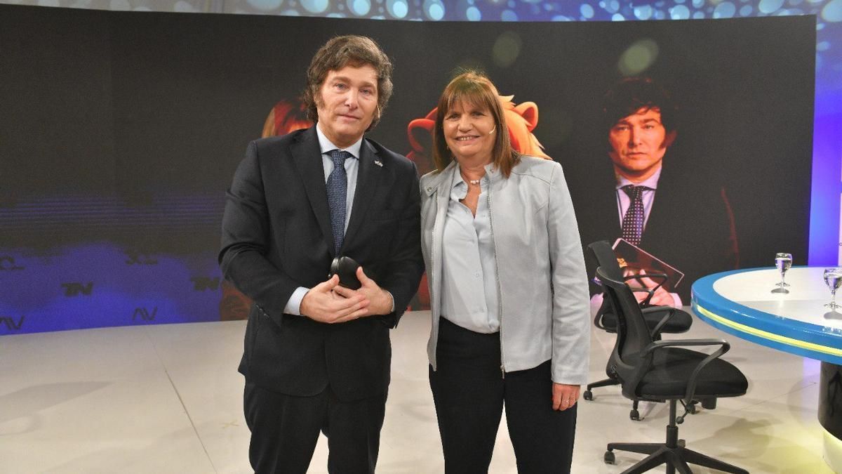 Patricia Bullrich respaldó a Javier Milei en su acusación a Raúl Alfonsín y arremetió contra Moyano y Barrionuevo