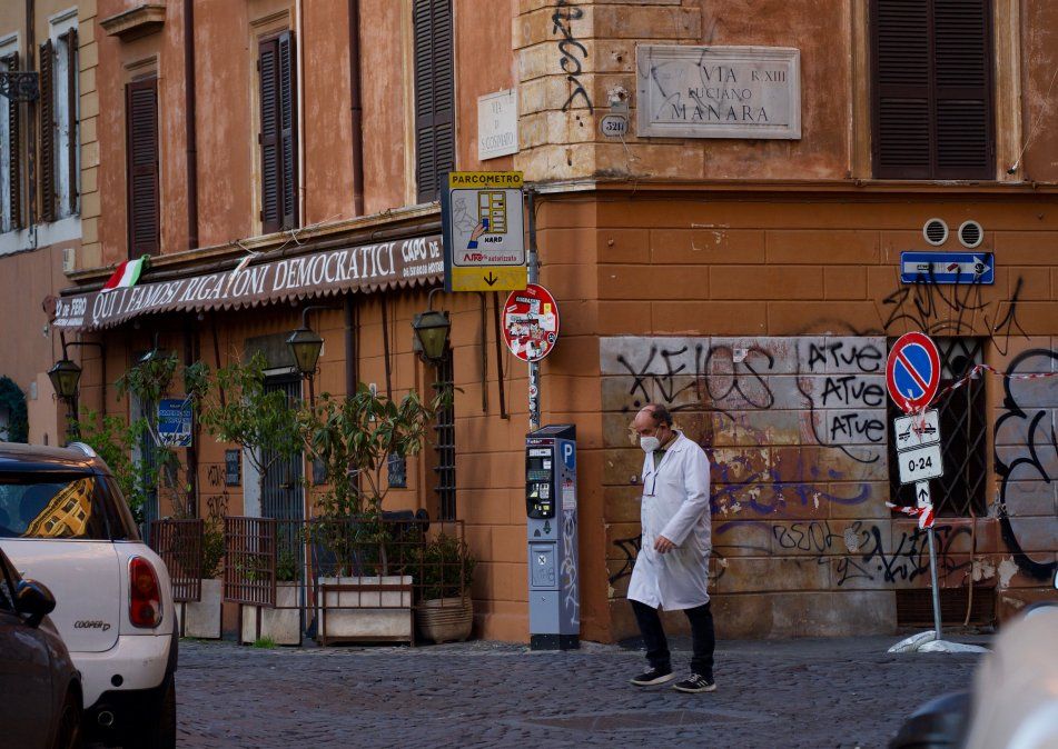 Italia y una luz de optimismo: bajas en la cantidad de contagios y muertos con coronavirus por segundo día consecutivo