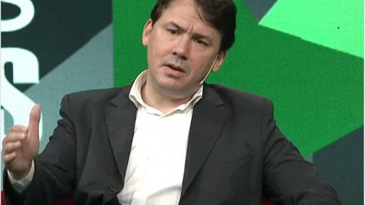 Basualdo se mostró en un acto oficial tras su fallida renuncia