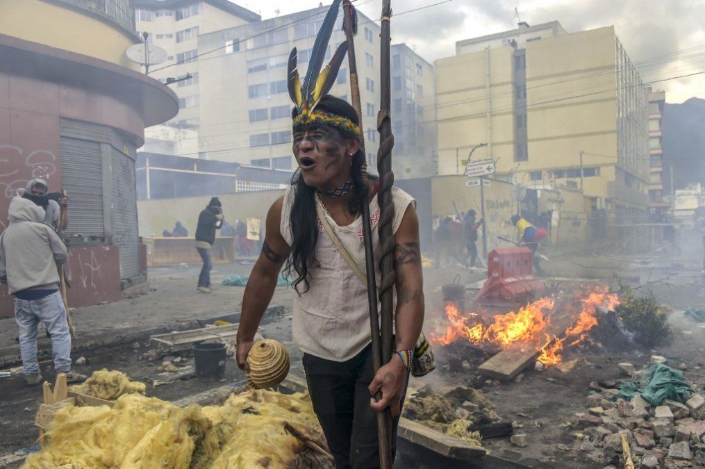 Crisis en Ecuador: diez días de protestas, con nuevos enfrentamientos de indígenas con la policía