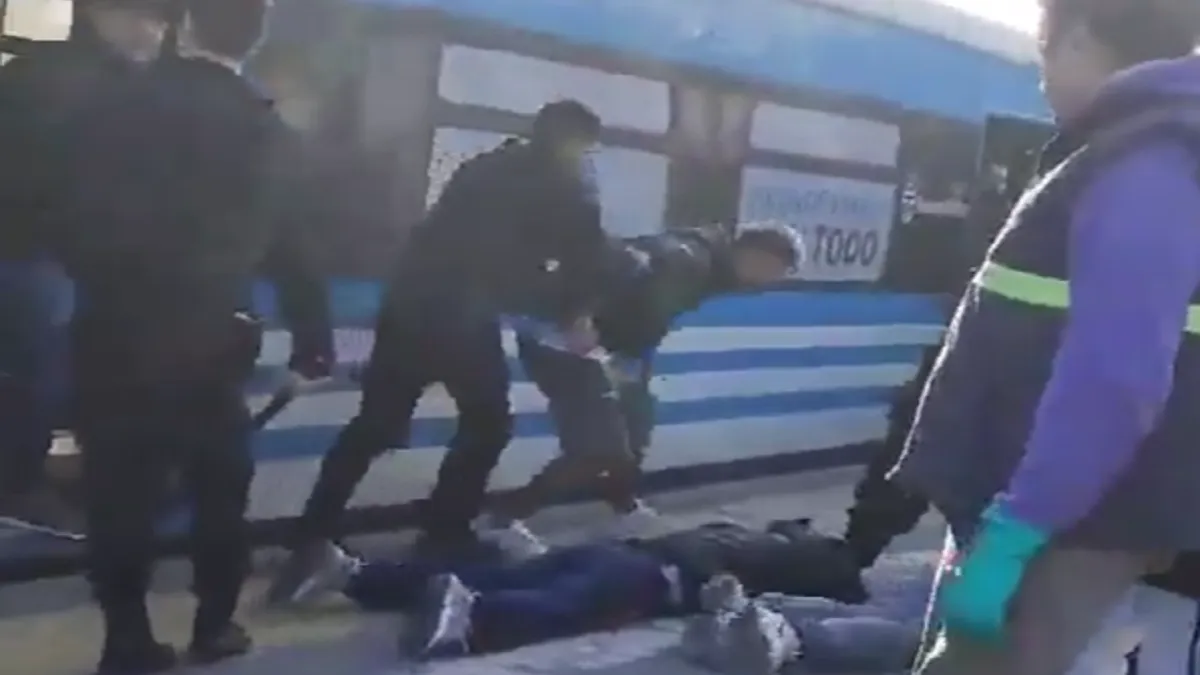 Según información policial, el incidente involucró a dos facciones de afiladores, enfrentadas por viejos conflictos que, se presume, está relacionada con el robo de bicicletas entre ellos.