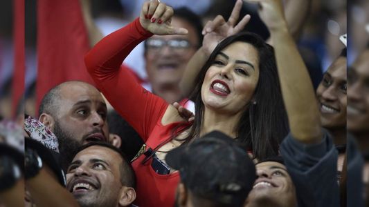 Larissa Riquelme causó sensación en el Mineirao