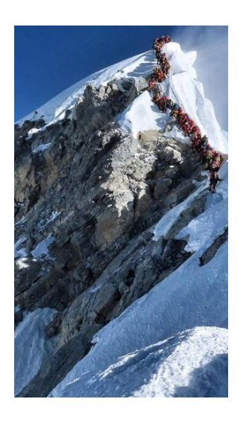 Ya son diez los alpinistas muertos por la inédita congestión en el Everest